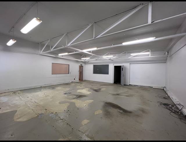 156M² OFFICE TO LET IN GREEN POINT
